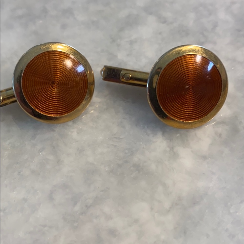 Men’s cuff links .